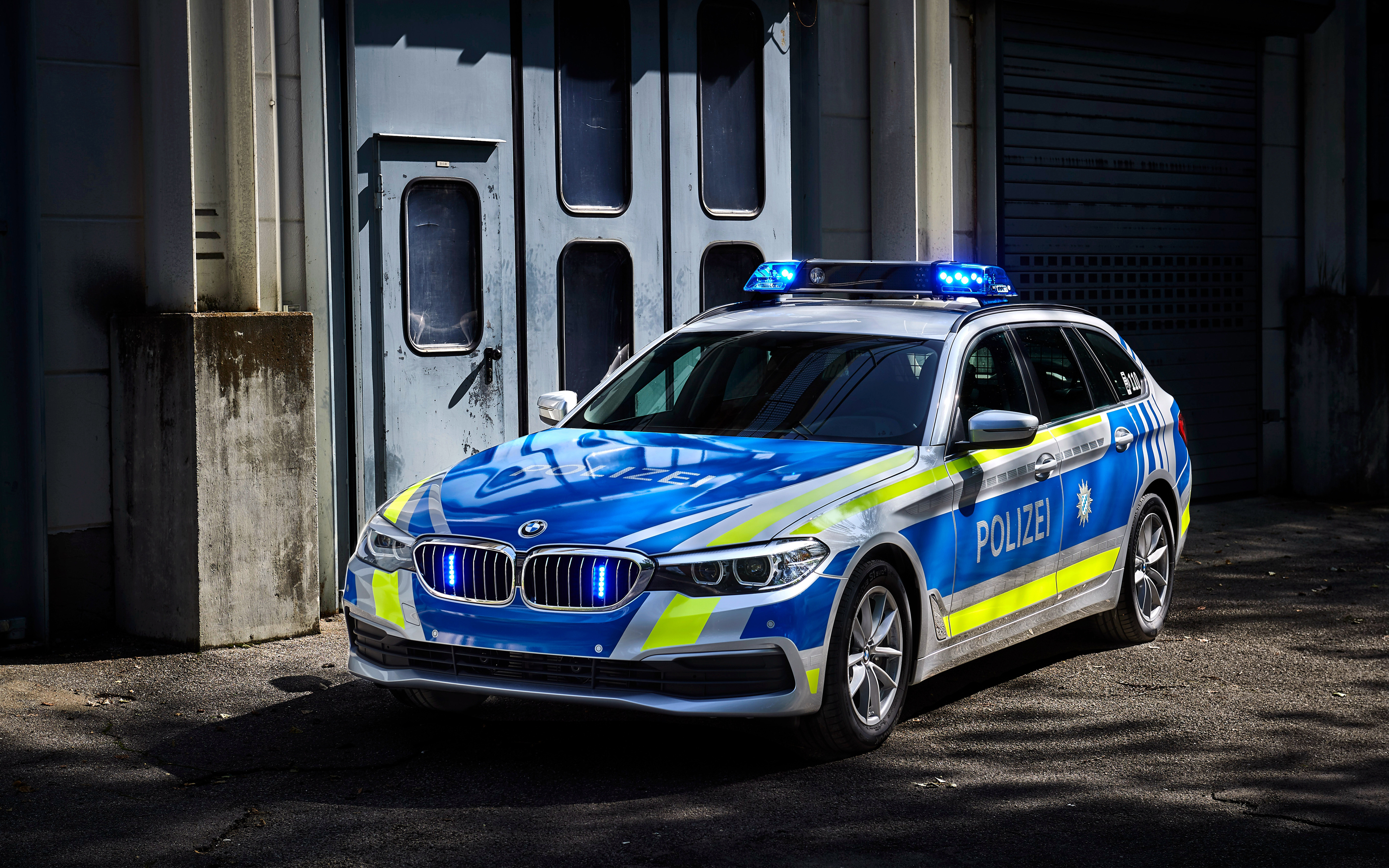 BMW 530d xDrive Touring Polizei 2017 4K8520618139 - BMW 530d xDrive Touring Polizei 2017 4K - xDrive, Touring, Polizei, Maybach, bmw, 530d, 2017